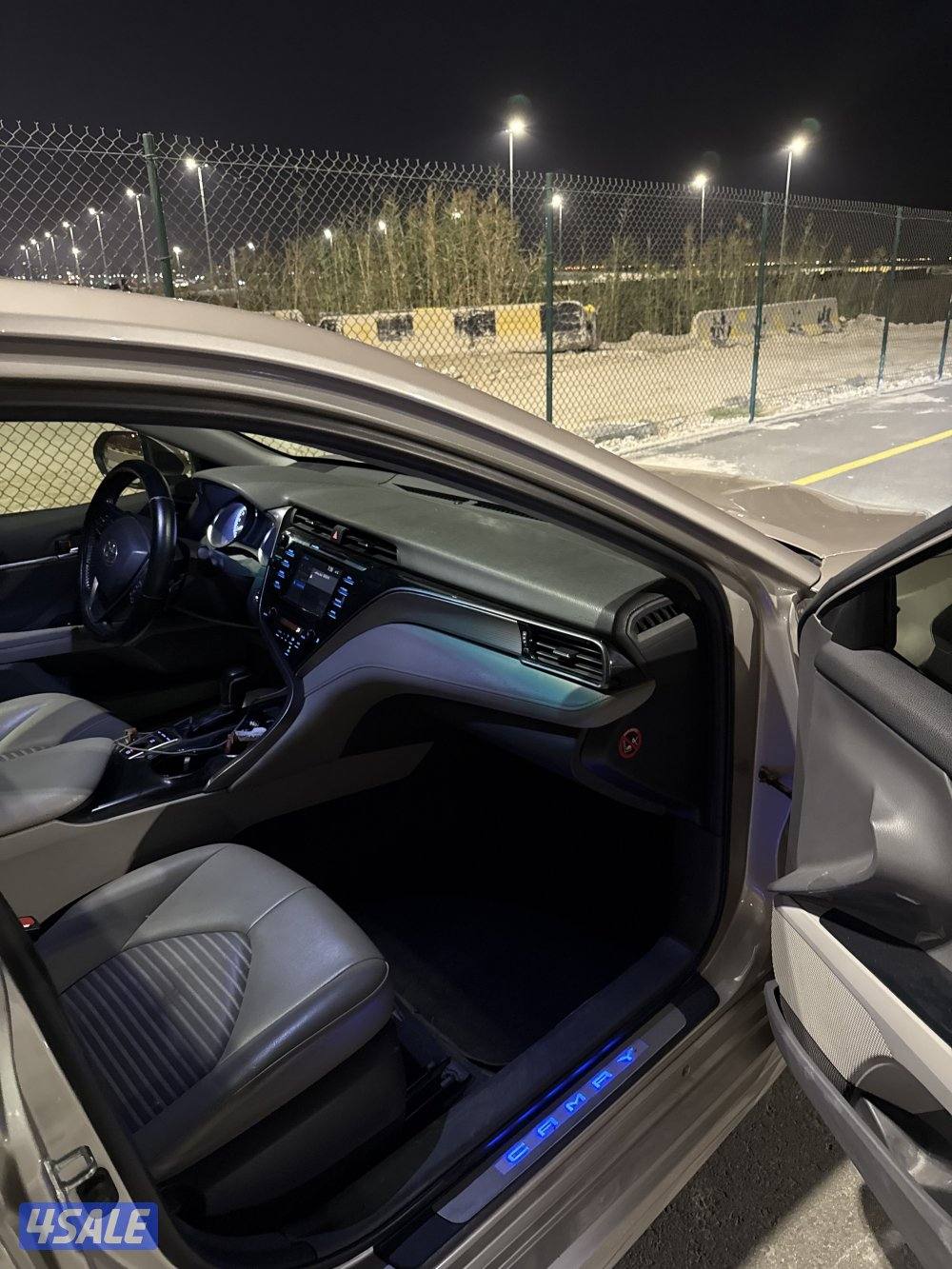 كامري سبورت موديل ٢٠١٩ اللون بيج ٤ سلندر ٤ تواير جدد3