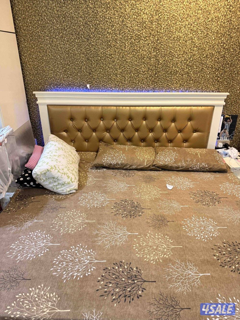 Bed with Compartment0