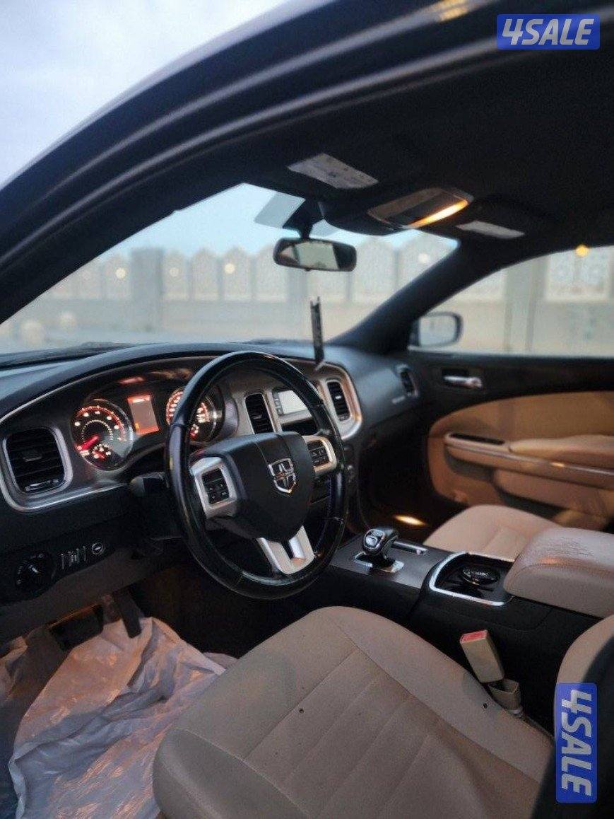 بيعة سريعة تشارجر 2011 نظيفة7