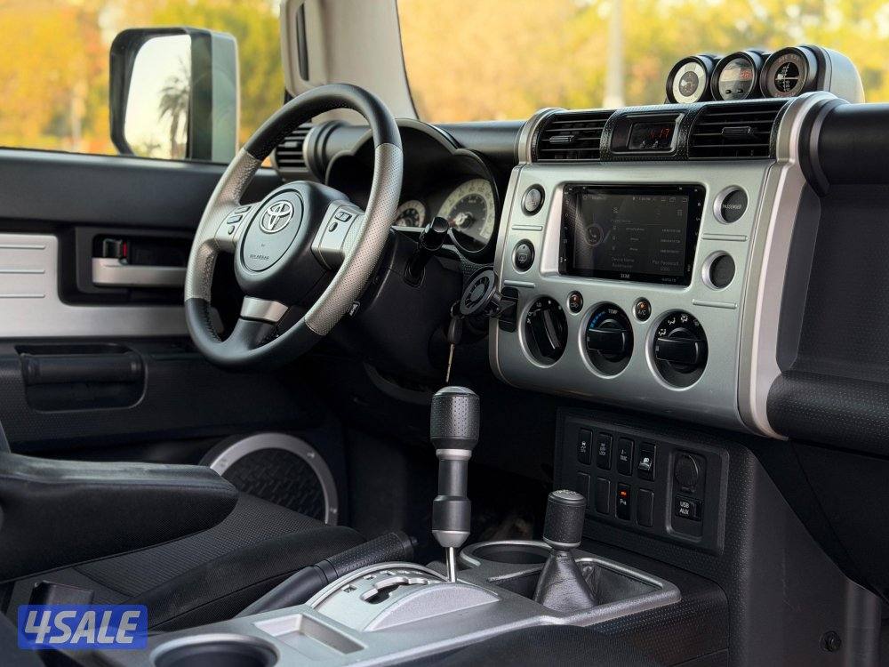 للبيع FJ - CRUISER موديل 2012 وارد الساير9