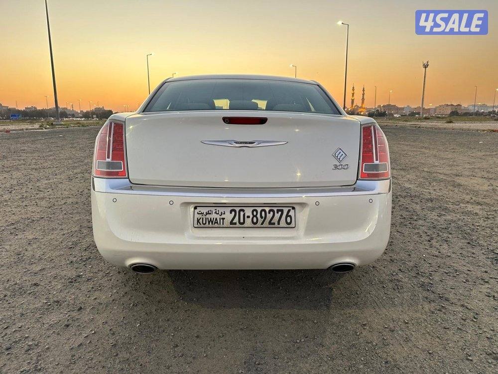 كرايزلر C 300 بحالة ممتازة3