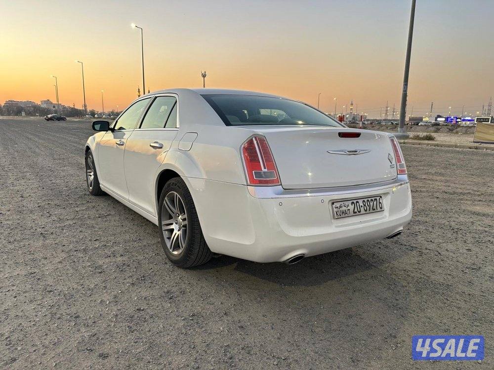 كرايزلر C 300 بحالة ممتازة4
