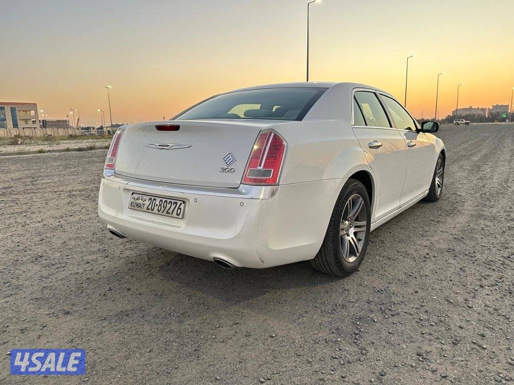 كرايزلر C 300 بحالة ممتازة6
