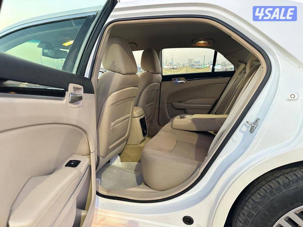 كرايزلر C 300 بحالة ممتازة7