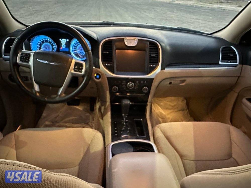 كرايزلر C 300 بحالة ممتازة9