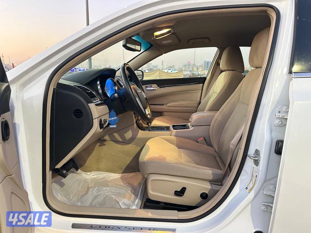 كرايزلر C 300 بحالة ممتازة10