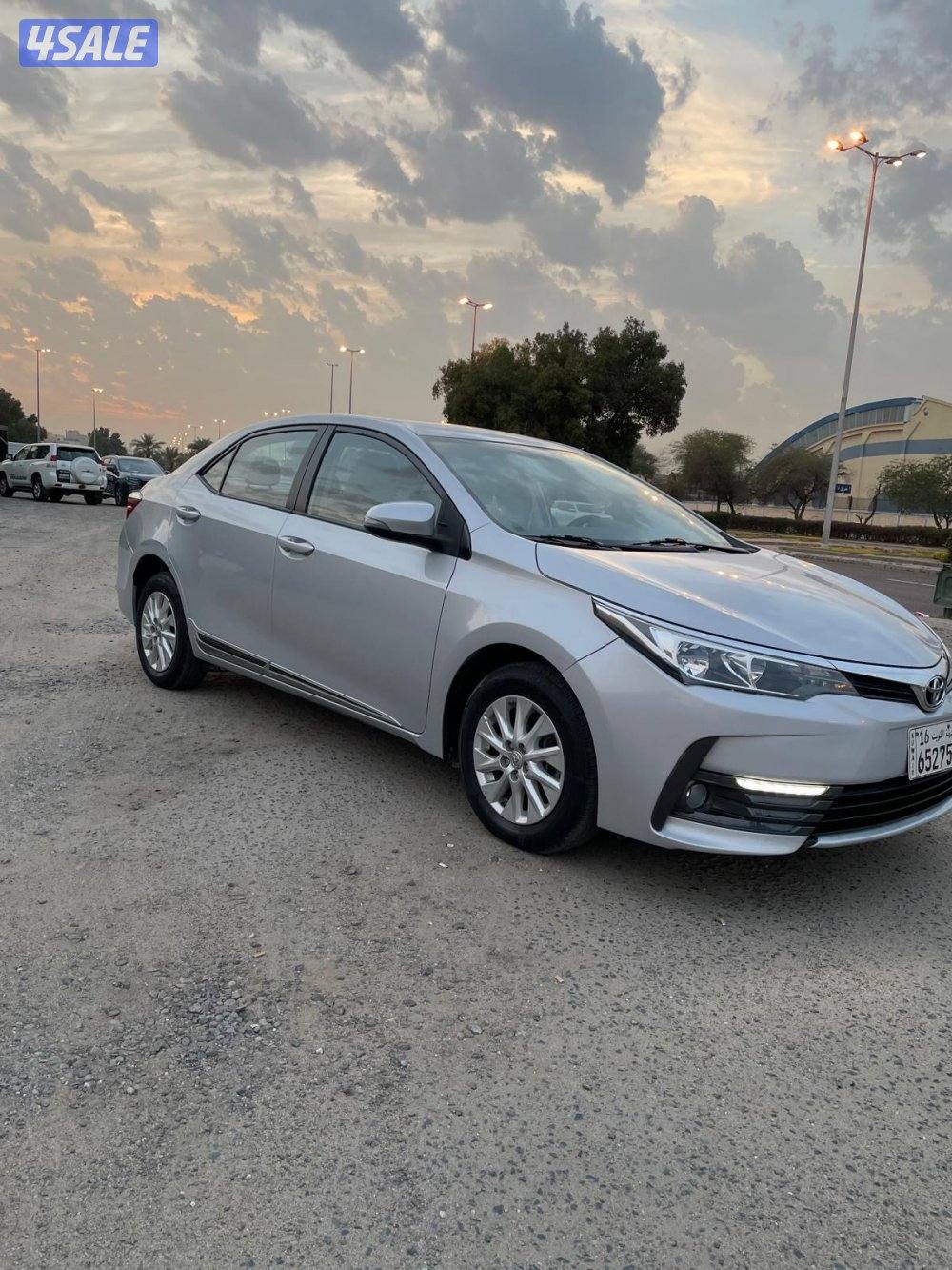 تويوتا كورولا - صبغ الوكالة وشرط الفحص - موديل 20193