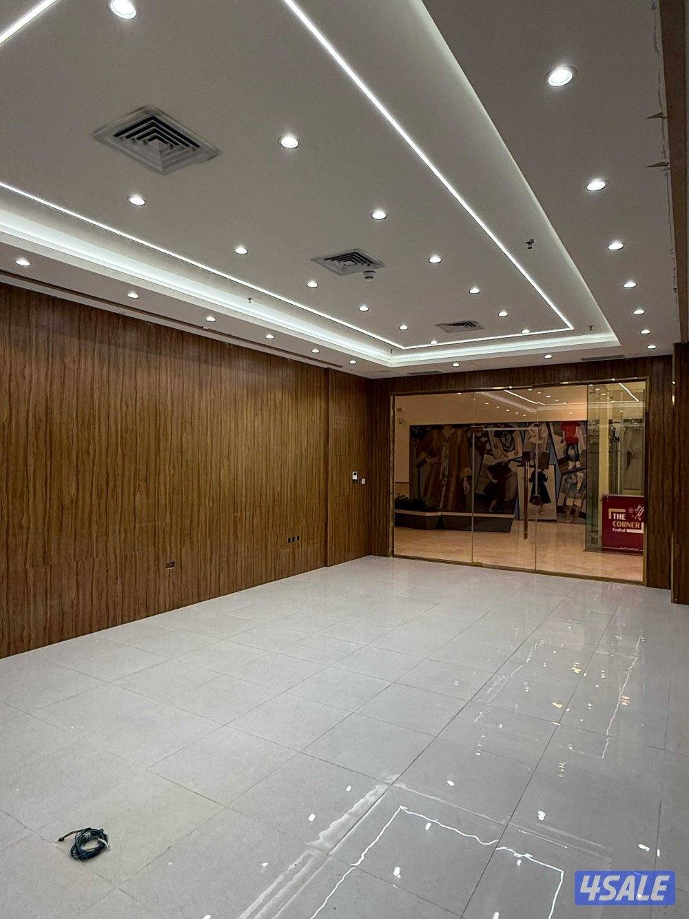 محل للايجار في مجمع راقي وموقع مميز من المالك مباشرة بدون خلو1