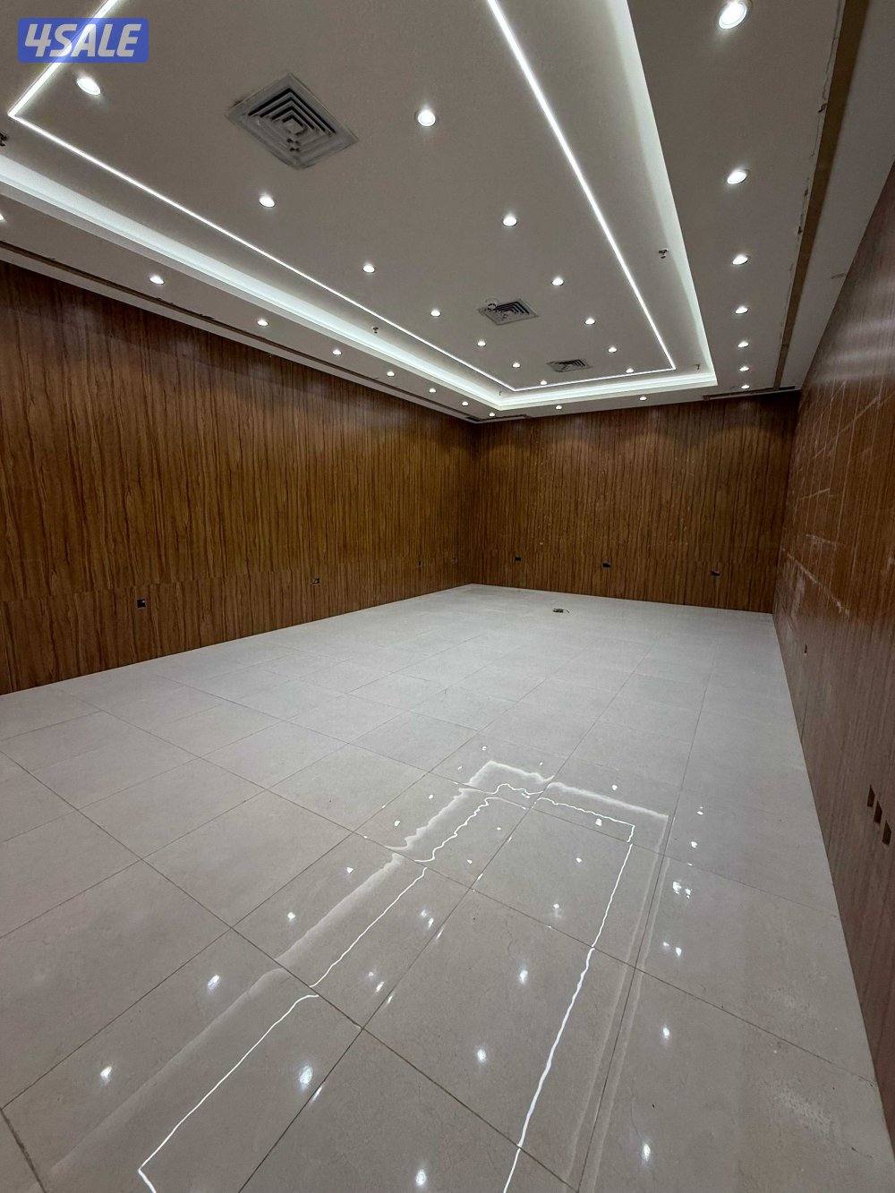 محل للايجار في مجمع راقي وموقع مميز من المالك مباشرة بدون خلو2