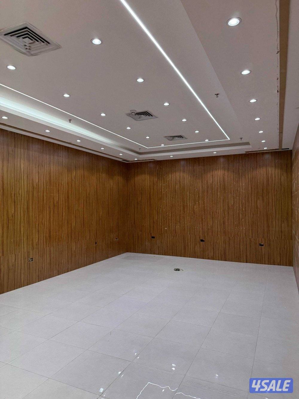 محل للايجار في مجمع راقي وموقع مميز من المالك مباشرة بدون خلو3