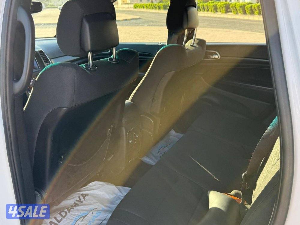 جراند شيروكي LAREDO6