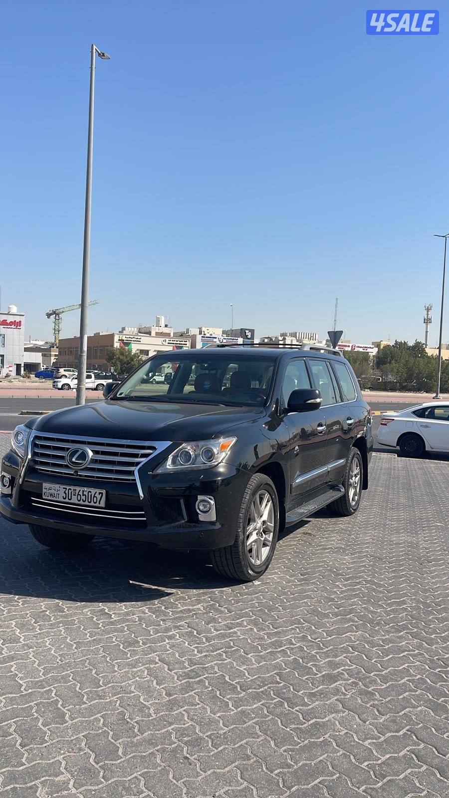 لكزسLX570 ماشي١٣٥ الف0