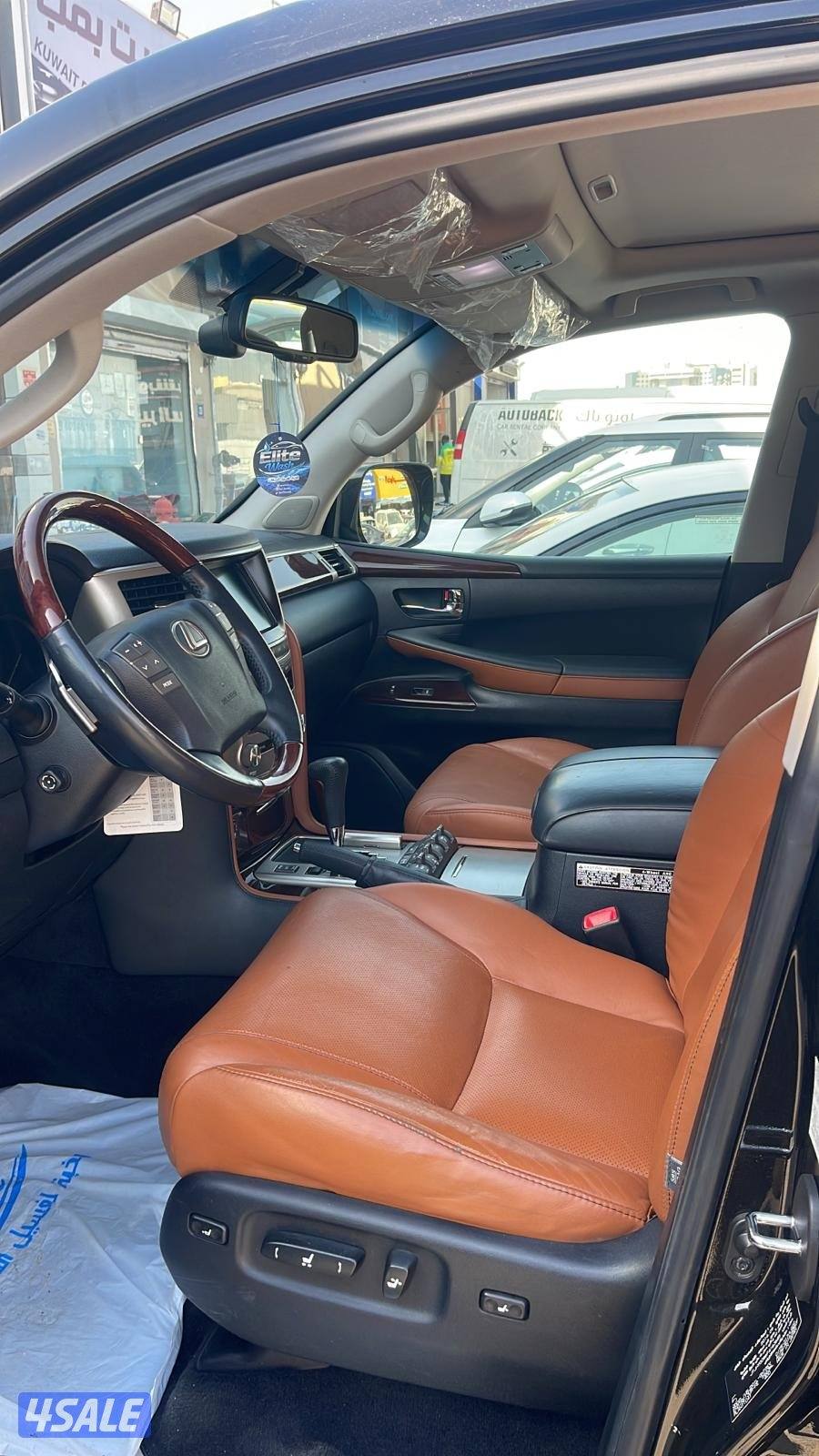 لكزسLX570 ماشي١٣٥ الف5