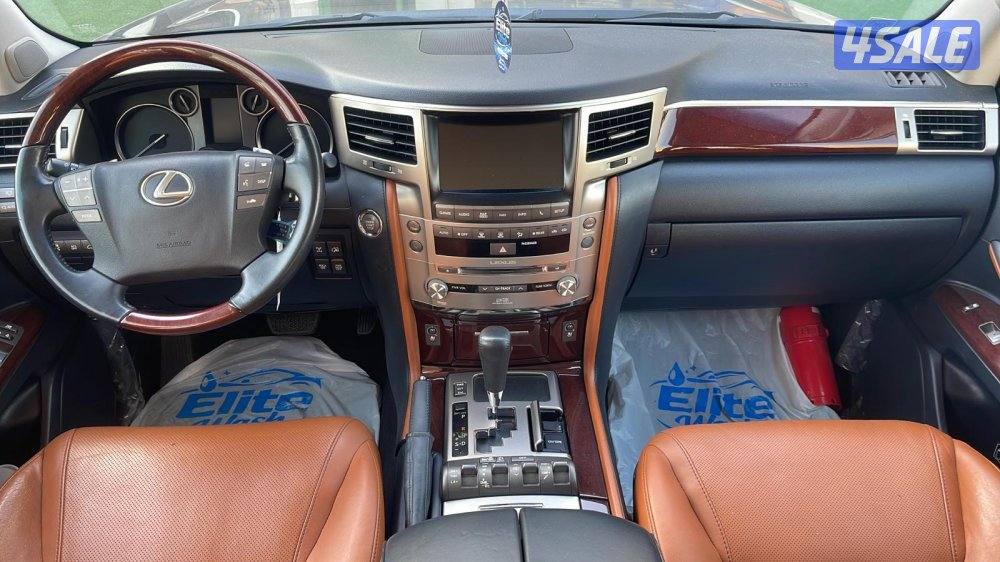لكزسLX570 ماشي١٣٥ الف4