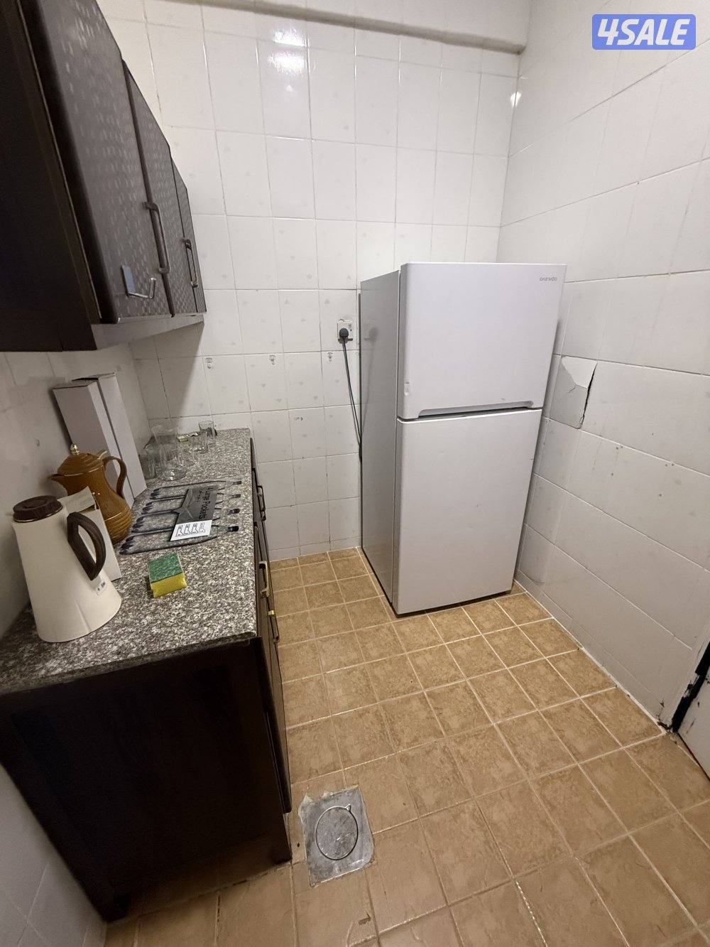 يوجد لدينا شقق الايجار غرفة وصالة ومطبخ وحمام خلو وفاضي7