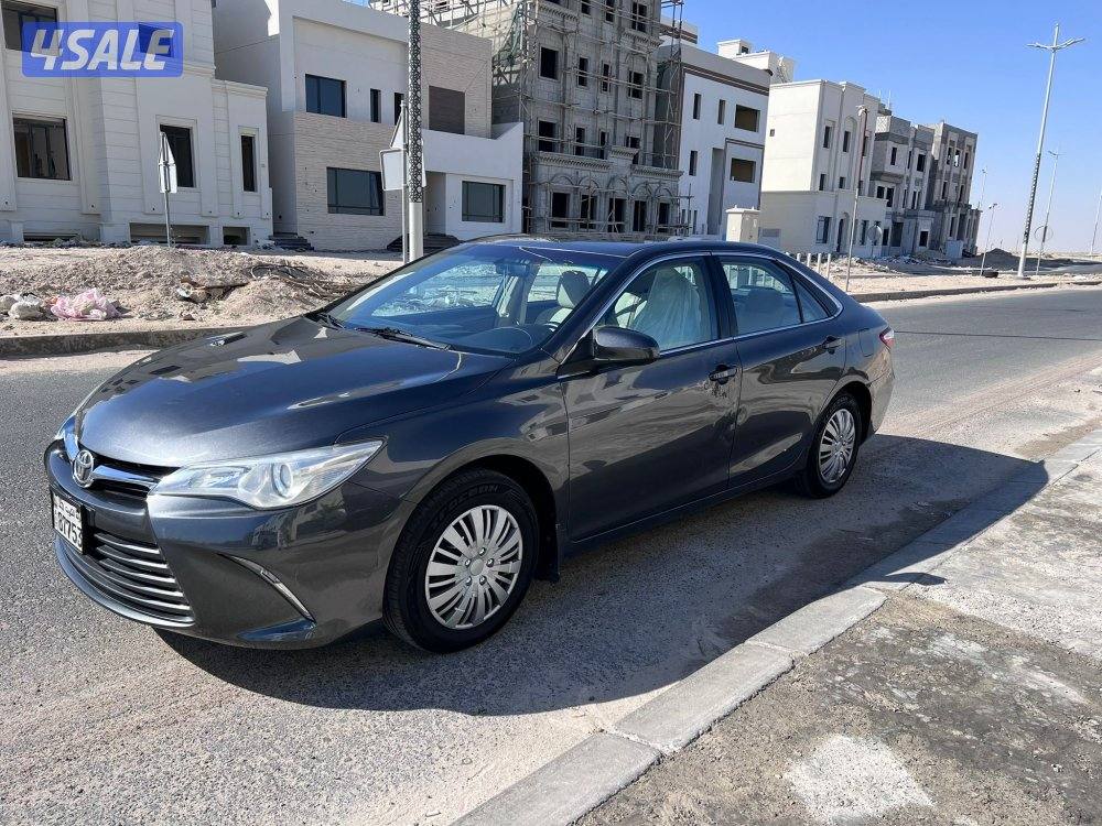 للبيع كامري موديل 2017 صبغ وكاله ماعدا قطعه عداد 177 الف0