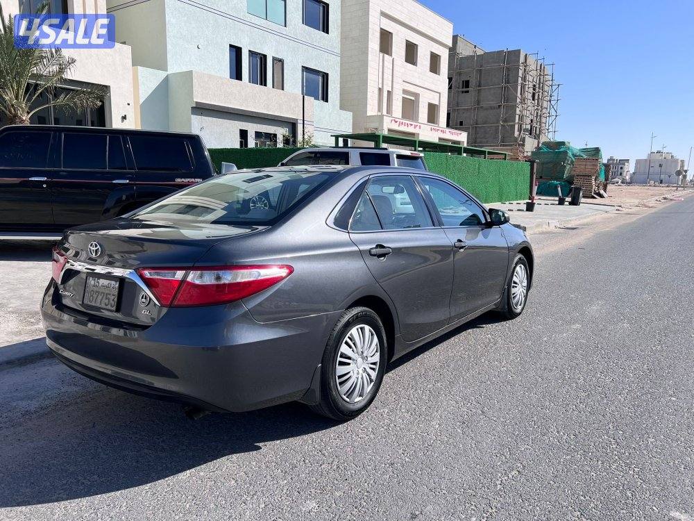 للبيع كامري موديل 2017 صبغ وكاله ماعدا قطعه عداد 177 الف1