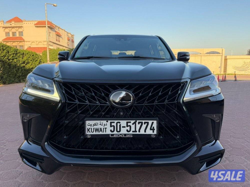 لكزس LX570 الساير بلاك ايدشن 2019 بحاله الوكاله عداد 195 الف1