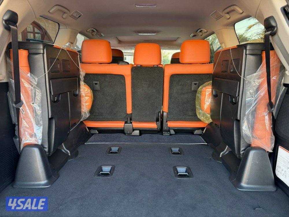 لكزس LX570 الساير بلاك ايدشن 2019 بحاله الوكاله عداد 195 الف5