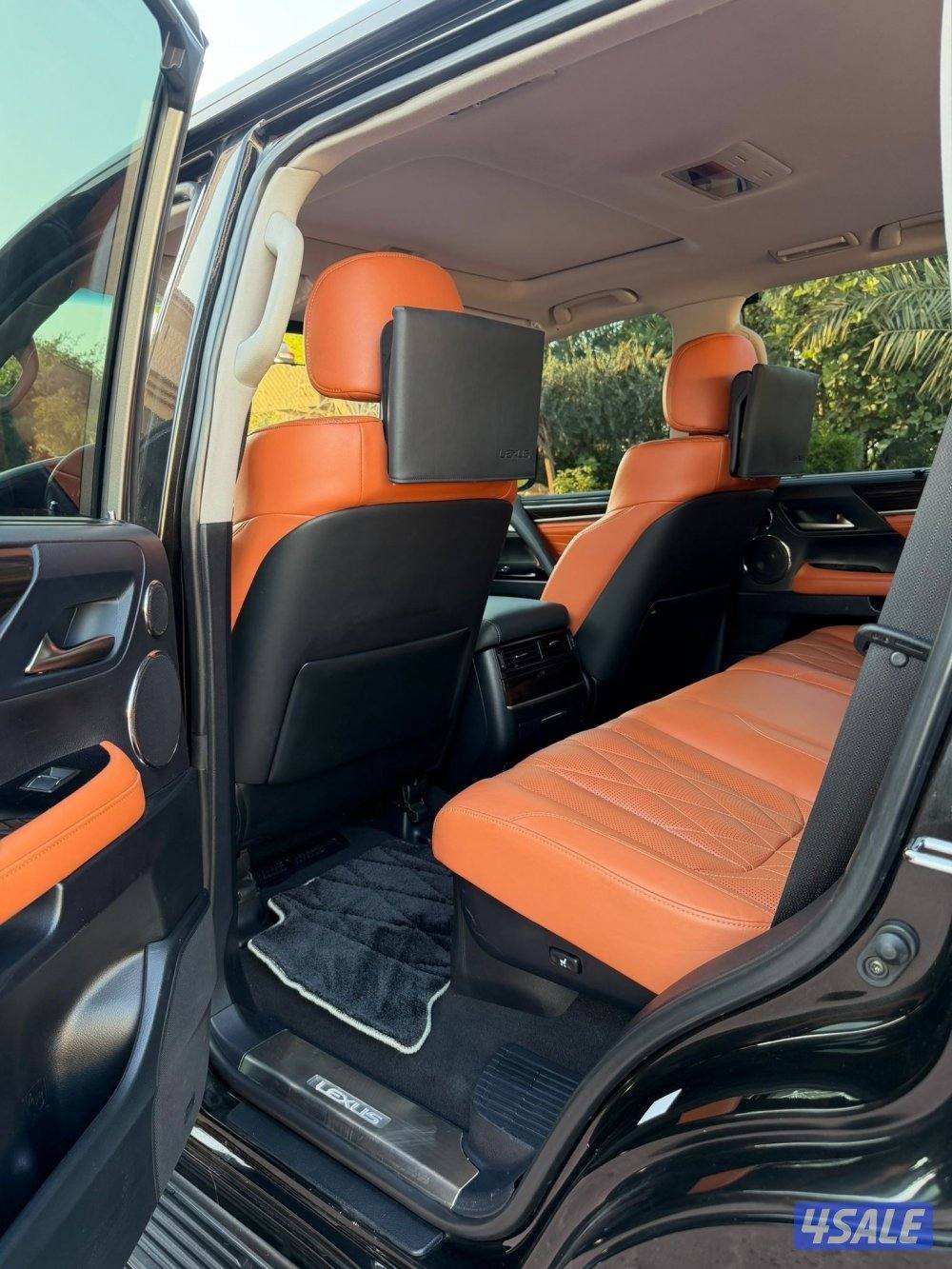 لكزس LX570 الساير بلاك ايدشن 2019 بحاله الوكاله عداد 195 الف7