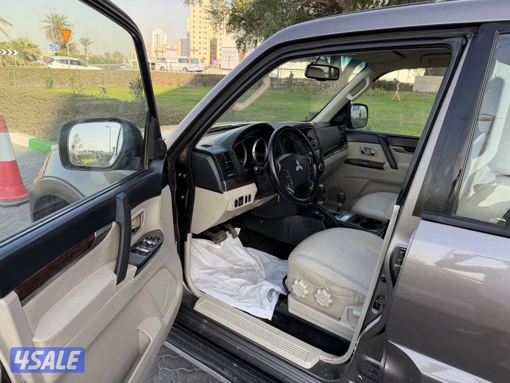 للبيع باجيرو موديل 2014 بحالة الوكالة5