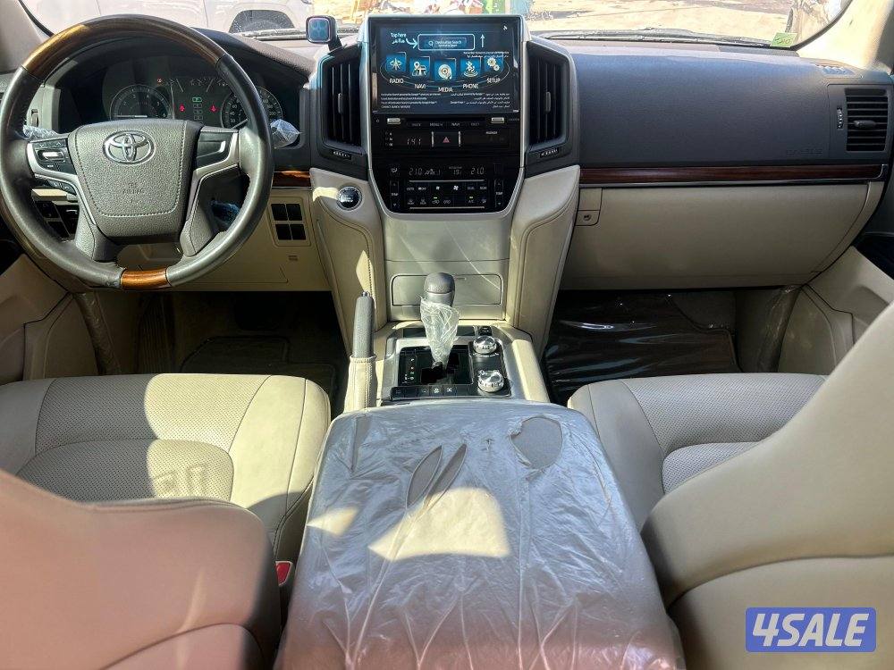 تويوتا لاند كروزر GX.R-V8
موديل 2018
ماشى 270.000 k.m
وارد الساير6