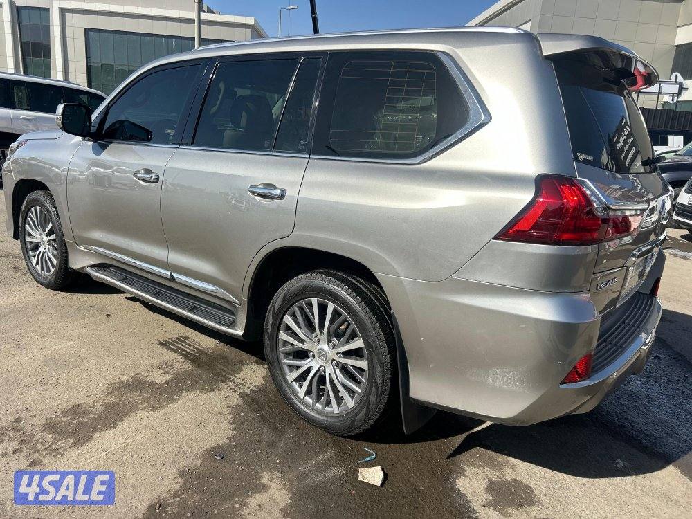 لكزس LX570 درجة ثانيه 
موديل 2017
ماشى 246.000 k.m 
وارد الساير3