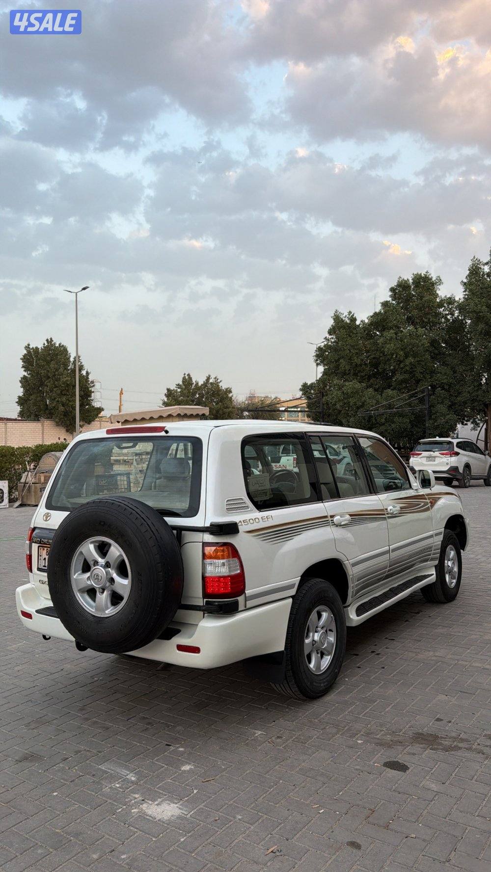 للبيع لاند gxr 2006 قير عادي ونش3