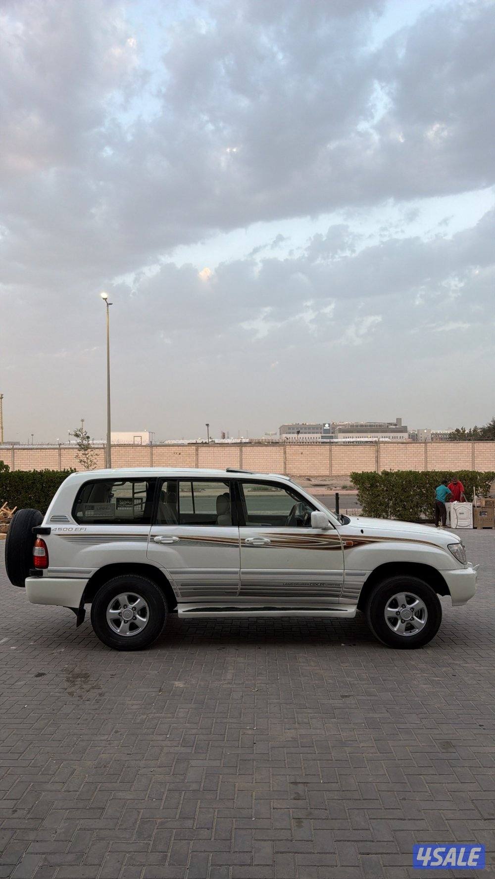 للبيع لاند gxr 2006 قير عادي ونش4