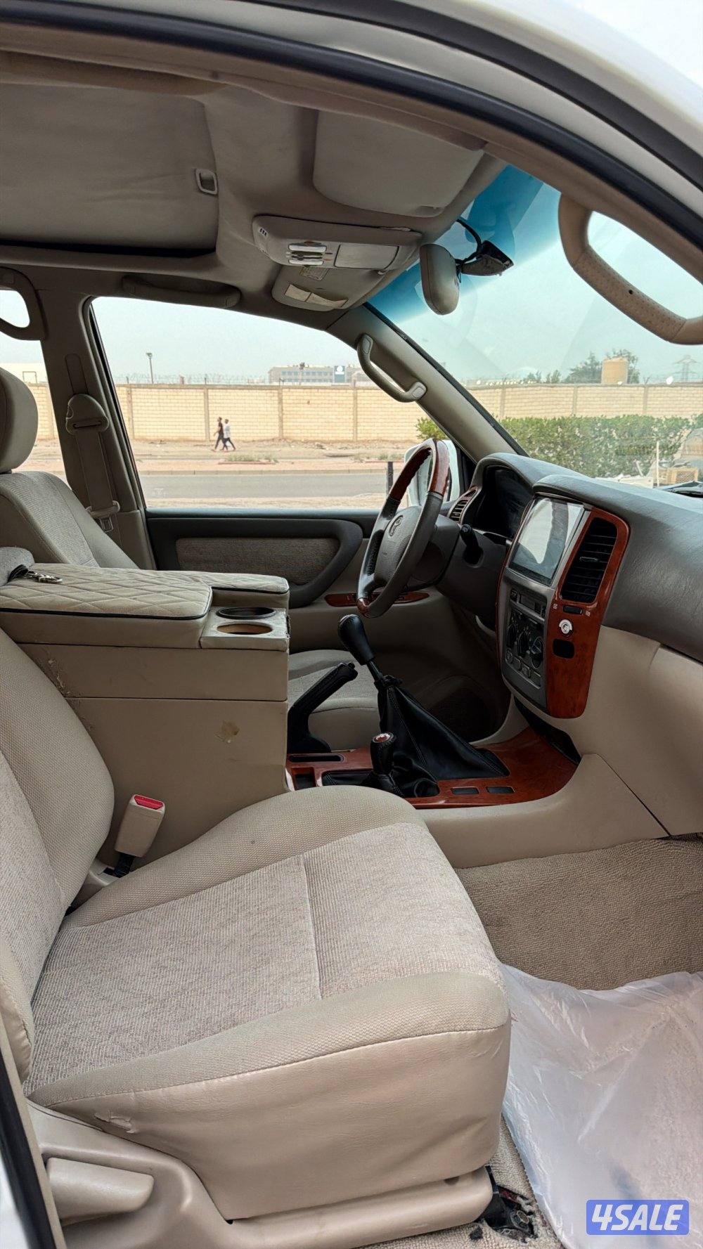 للبيع لاند gxr 2006 قير عادي ونش8