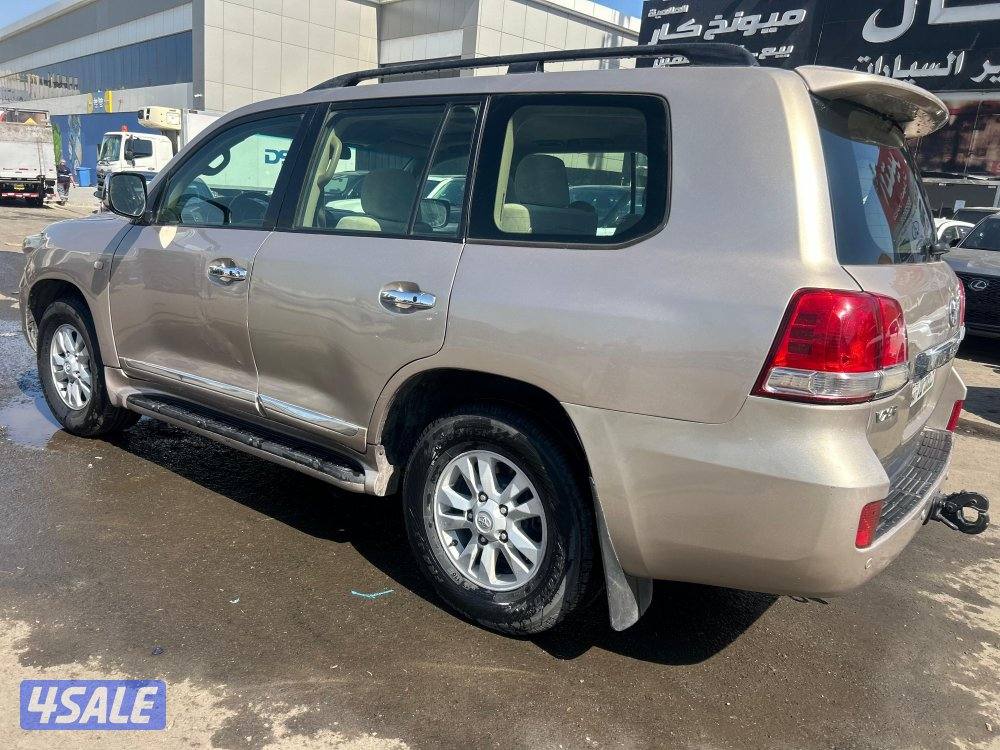 لاند كروزر VX.R -V8 
موديل 2009
ماشى 245.000 k.m 
وارد الخليج2