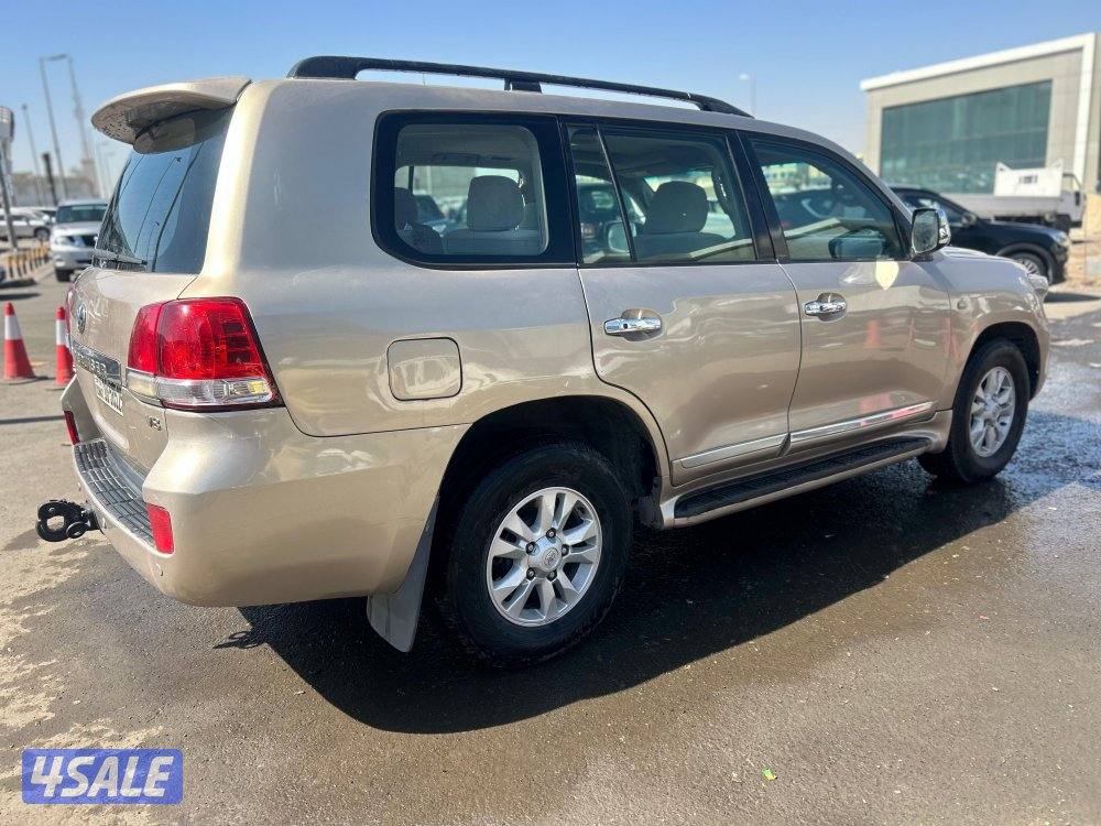 لاند كروزر VX.R -V8 
موديل 2009
ماشى 245.000 k.m 
وارد الخليج3