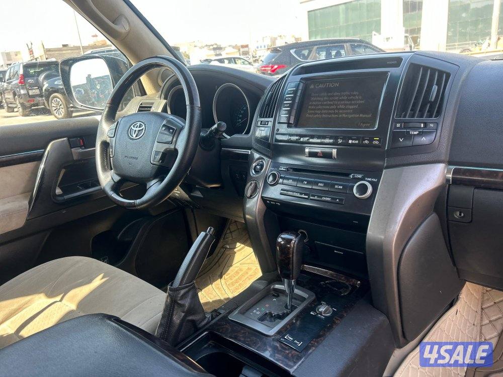 لاند كروزر VX.R -V8 
موديل 2009
ماشى 245.000 k.m 
وارد الخليج7