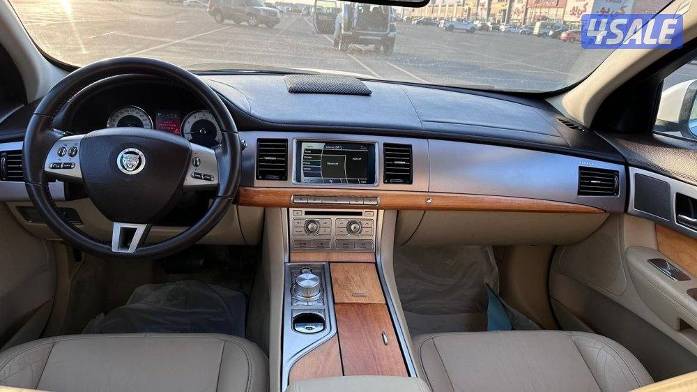 للبيع جاكوار XF4