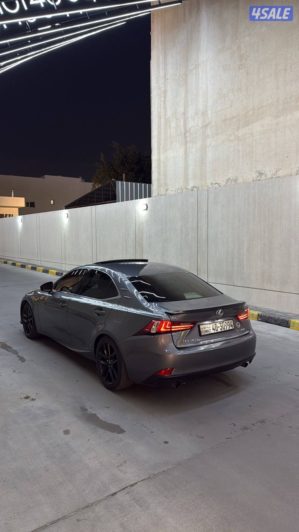 للبيع لكزس is F sport1