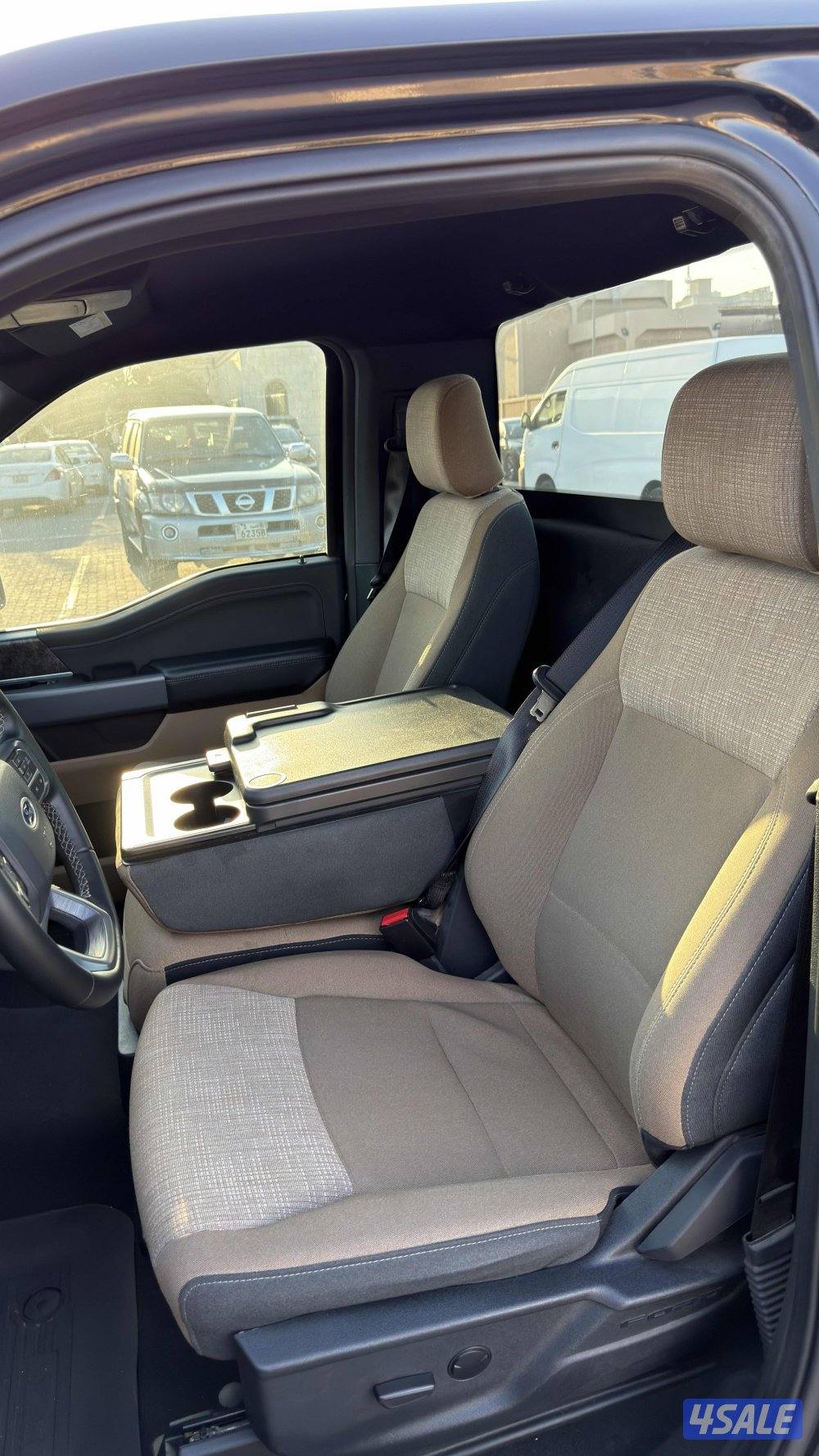 للبيع وانيت فورد FX4 (دبل قير)5