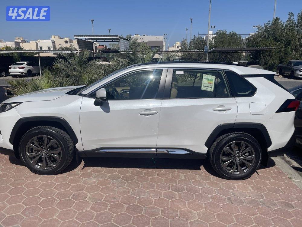 للبيع جيب تويوتا راف فور0