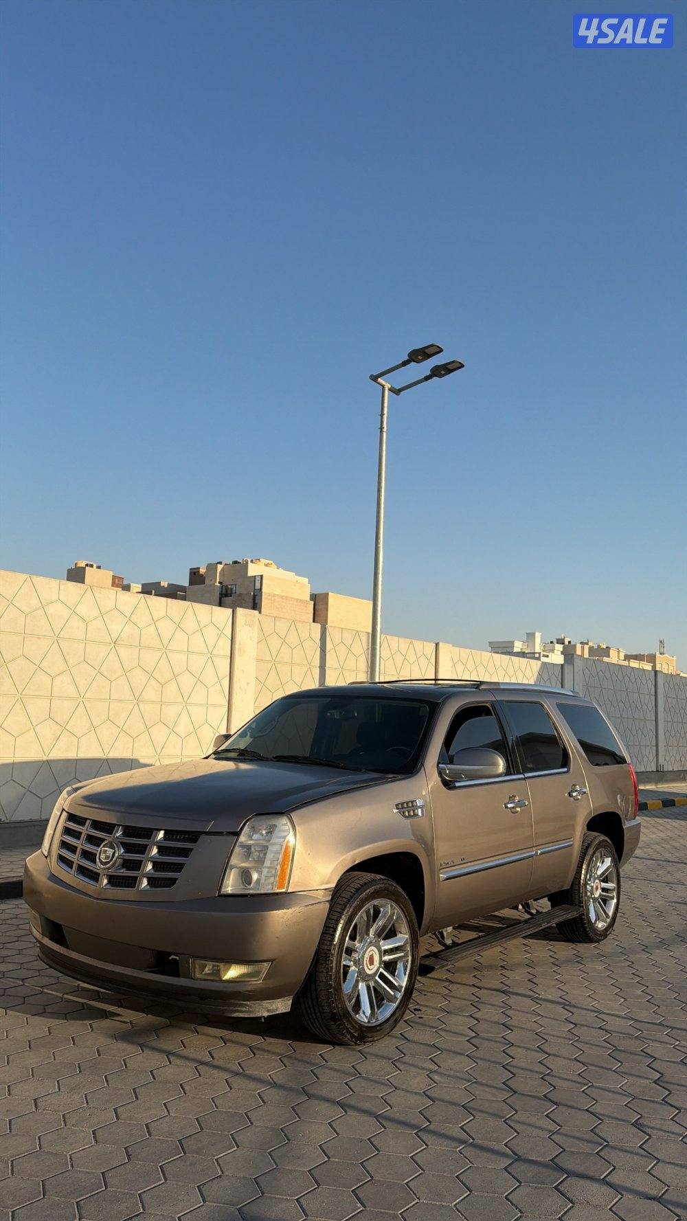 للبيع اسكاليد 2011 بلاتينيوم وارد الغانم ماشي 299 شرط الفحص0