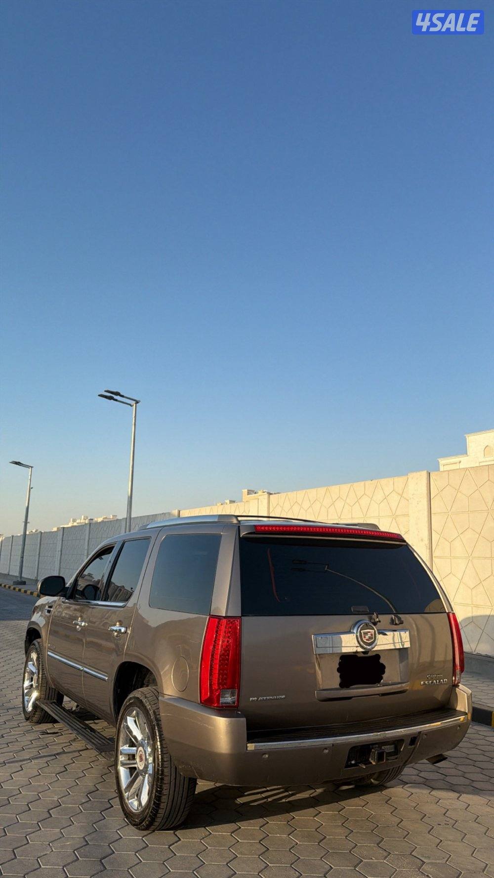 للبيع اسكاليد 2011 بلاتينيوم وارد الغانم ماشي 299 شرط الفحص3