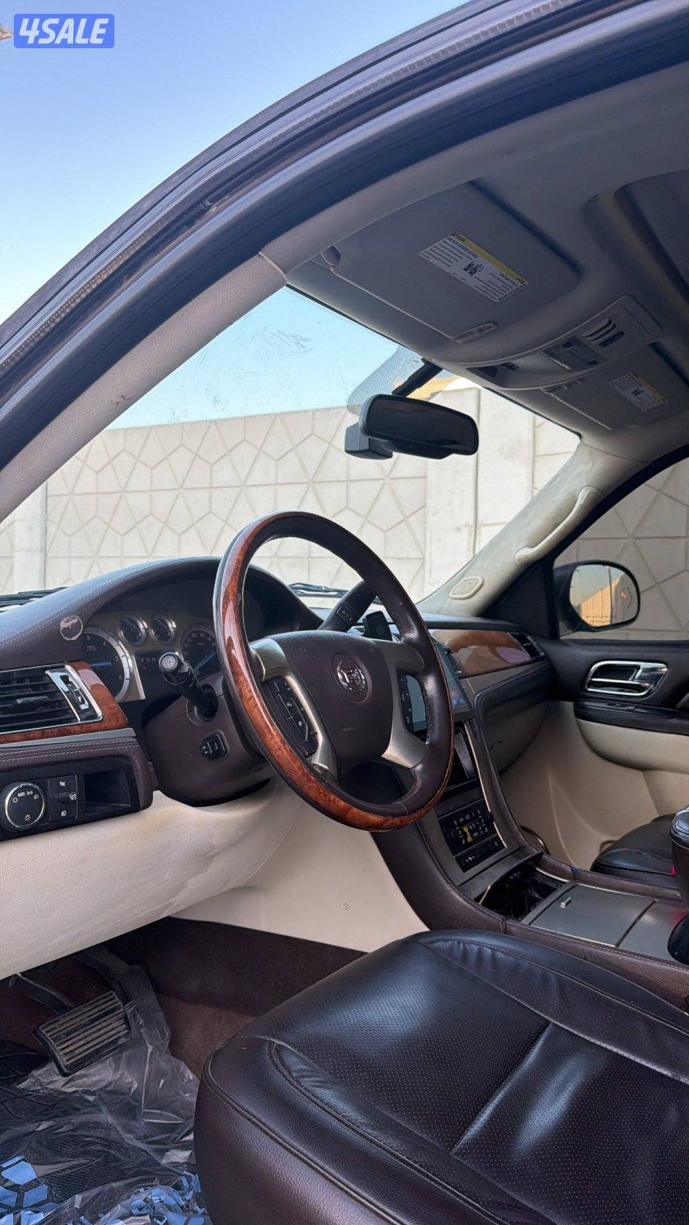 للبيع اسكاليد 2011 بلاتينيوم وارد الغانم ماشي 299 شرط الفحص4