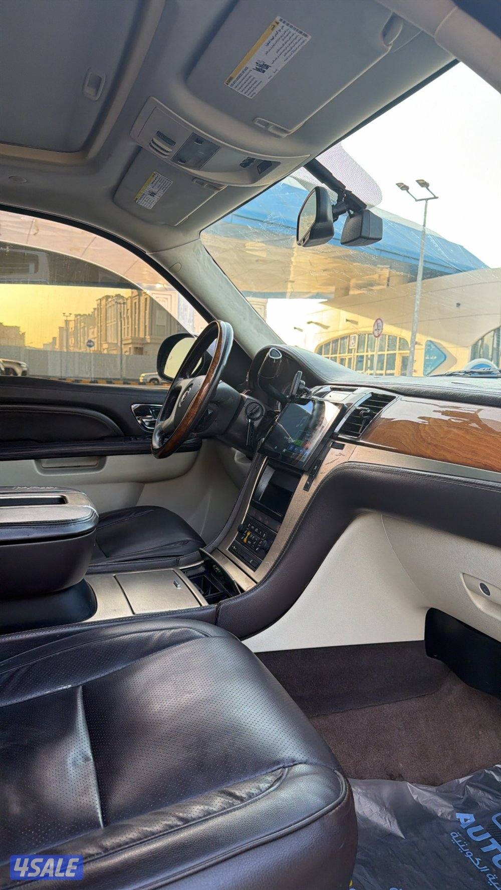 للبيع اسكاليد 2011 بلاتينيوم وارد الغانم ماشي 299 شرط الفحص5