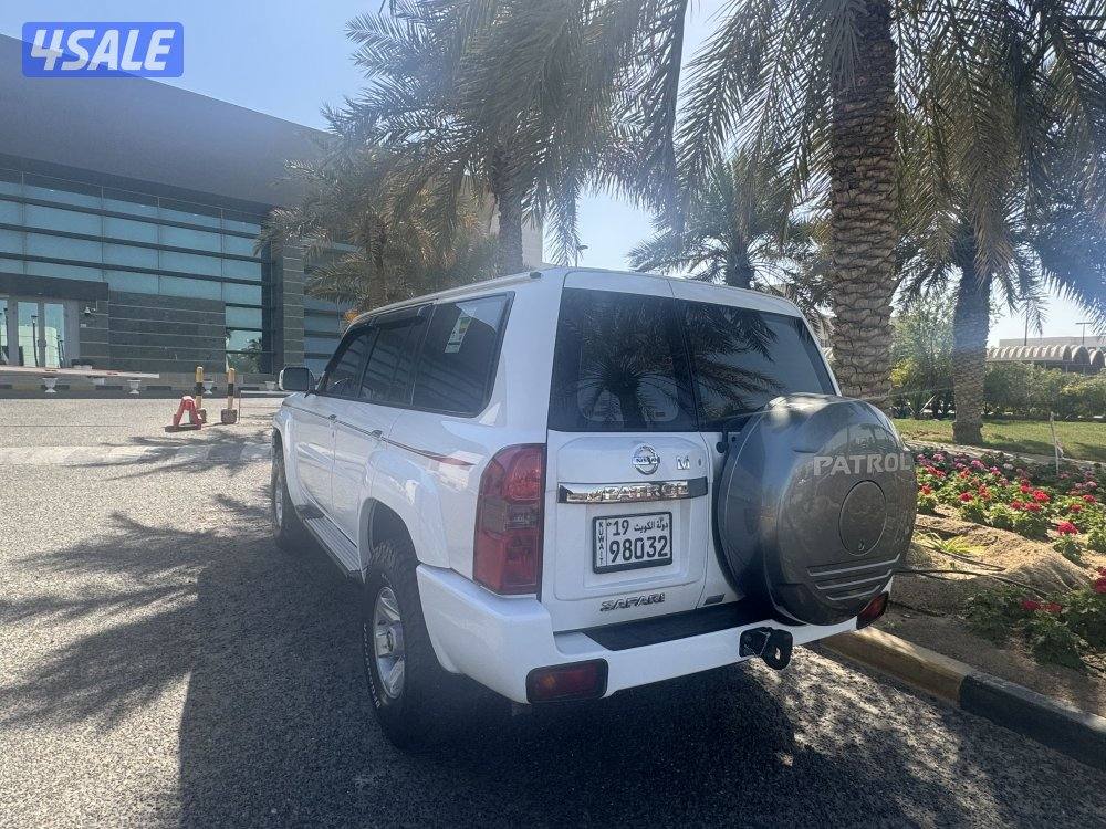 فتك قير عادي صبغ الوكاله قمه بالنظافه ماشي١٠٦ فقط1