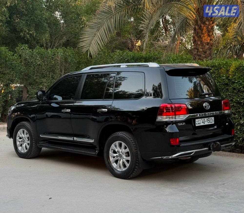 للبيع لاند كروز GXR موديل 2017 وارد الساير4