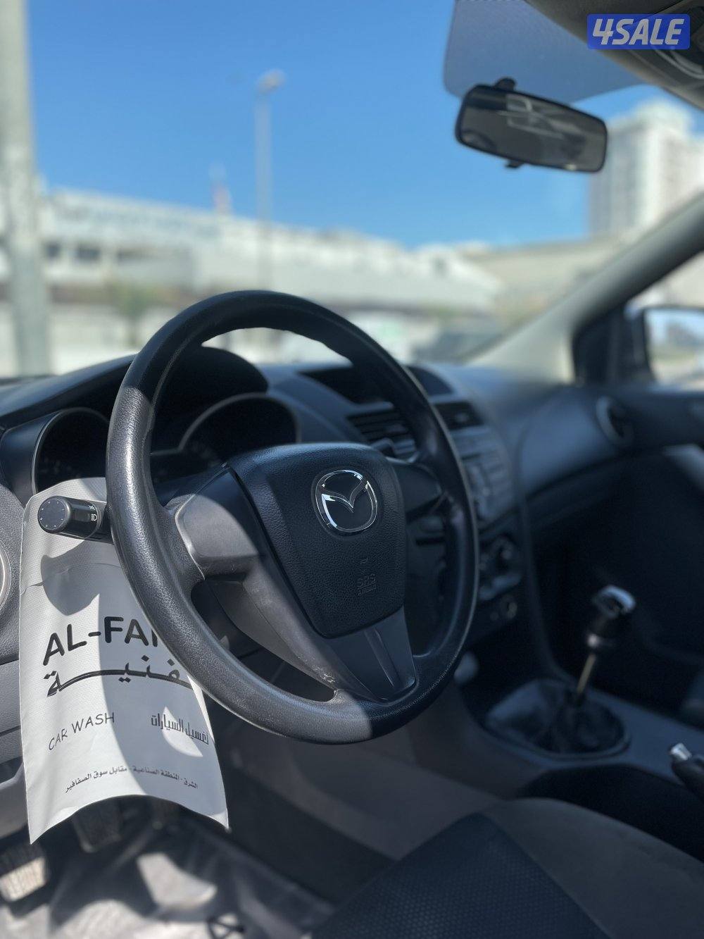 للبيع وانيت مازدا موديل 2016 قيرعادي4
