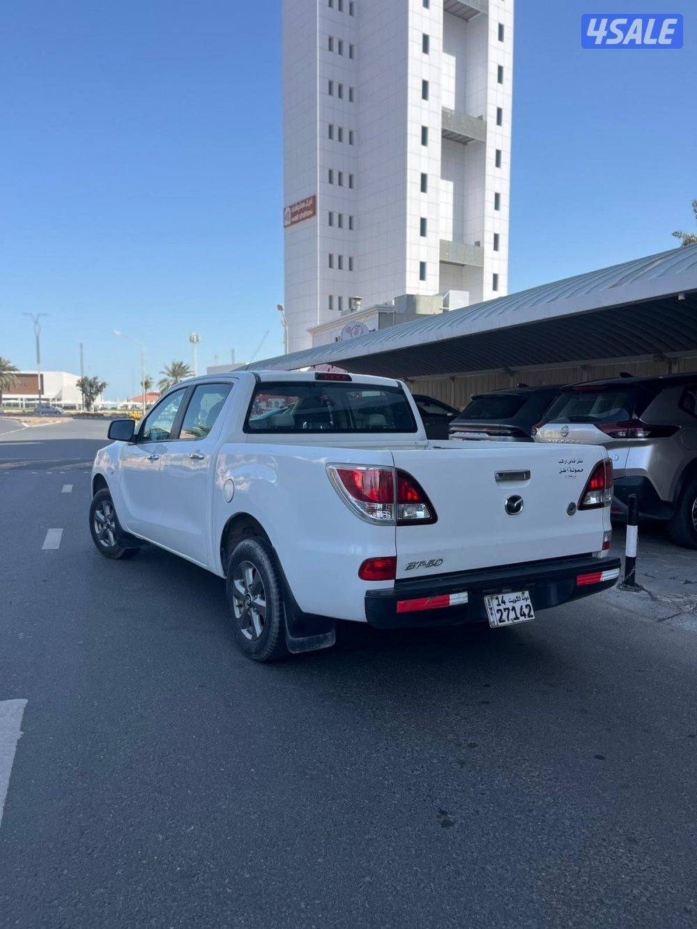 للبيع وانيت مازدا موديل 2016 قيرعادي8