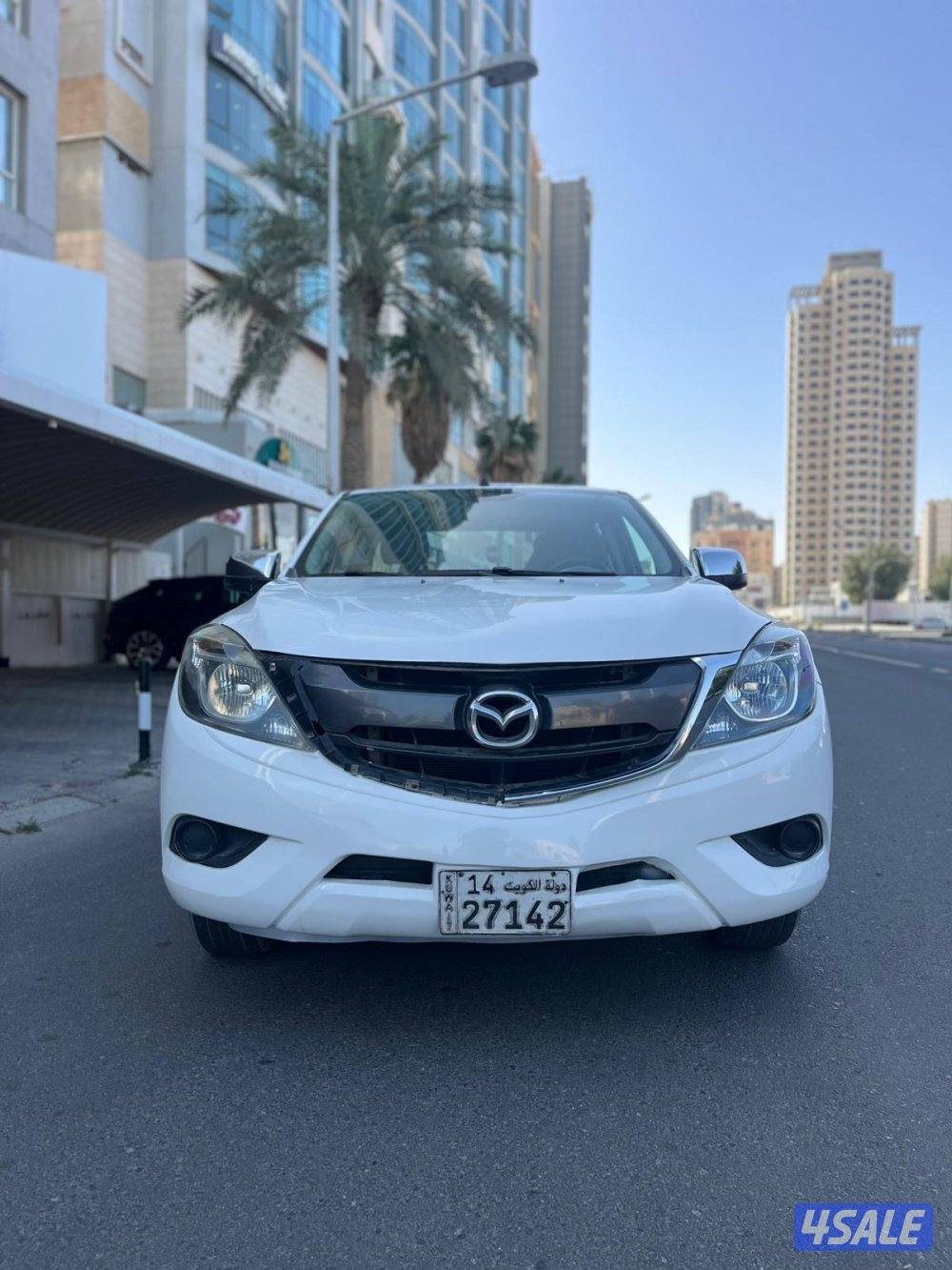 للبيع وانيت مازدا موديل 2016 قيرعادي11