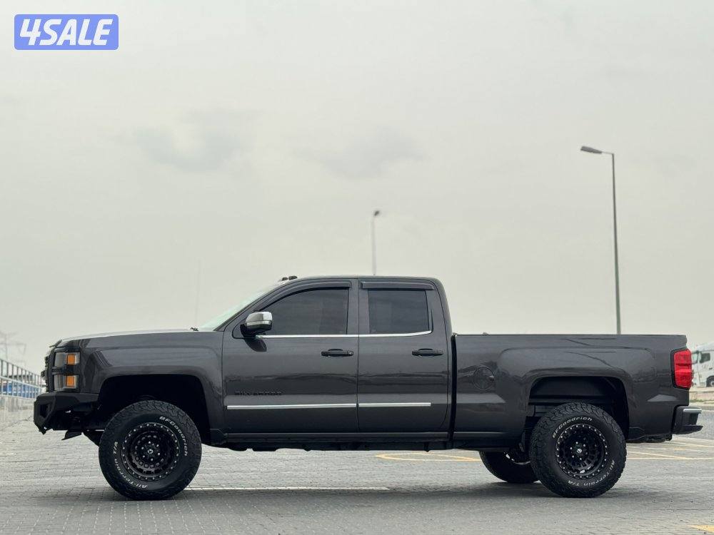 للبيع  وانيت سلفرادو موديل 20143