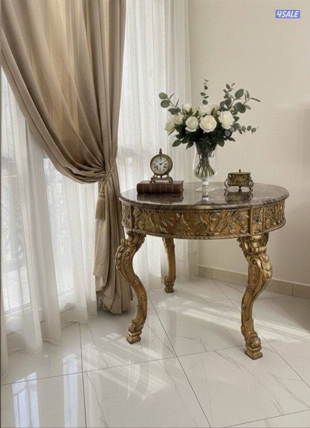 طاولة دائرية للبيع0