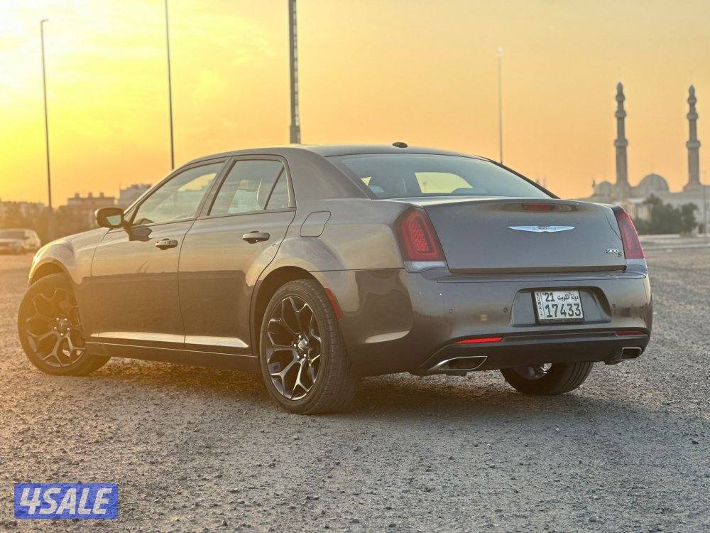 كرايزلر 300S موديل 2021 موجود الألوان اسود رمادي ازرق عنابي0