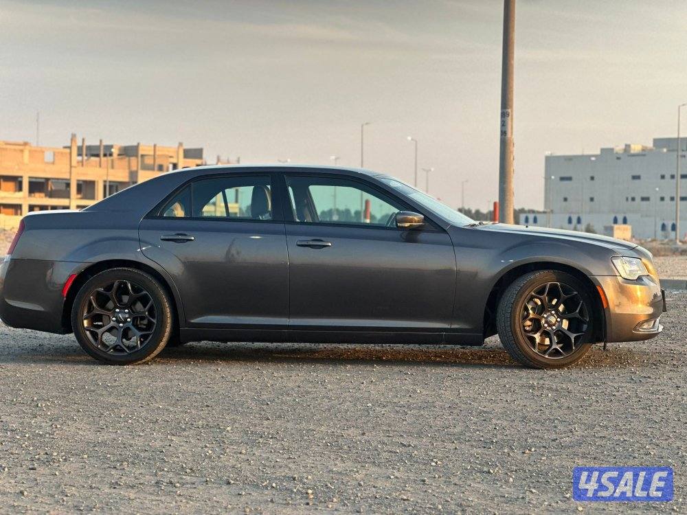 كرايزلر 300S موديل 2021 موجود الألوان اسود رمادي ازرق عنابي1